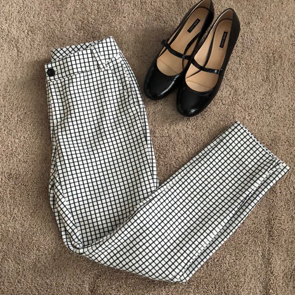 Perfect condition Cabi pants! Inseam is 29inches.